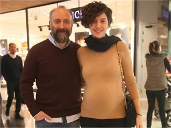 Bergüzar Korel'in bebeğinin ismi ne olacak?