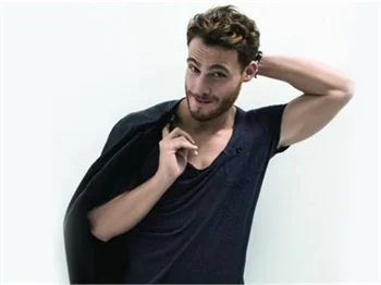 Kerem Bürsin yeni yıla dua ederek girecek!