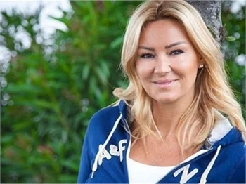 Pınar Altuğ takipçisine yine cevap verdi!