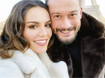 Özgü Kaya ile Burak Serdar Şanal yeni yıla Paris’te girdi!