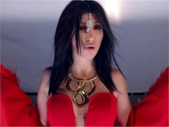 Hande Yener o şarkıcıları eleştirdi! "Üretemiyorlar"