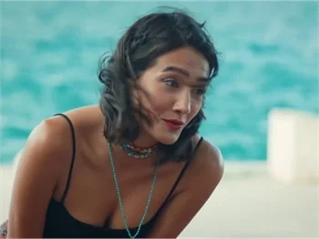 Aybüke Pusat, Netflix dizisinde rol alacak!