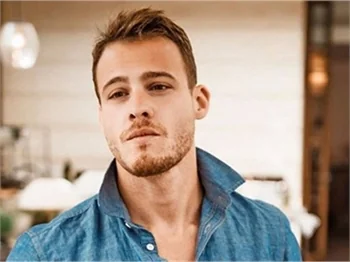 Kerem Bürsin o şarkıcıya yanıt verdi!