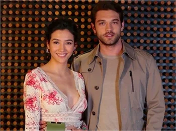 Aybüke Pusat: "Sevgilim de olabilir nişanlım da..."