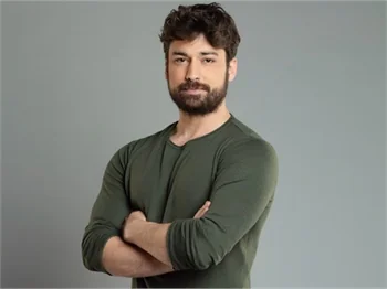 Alp Navruz'dan itiraf:  "Derinden etkilendim"