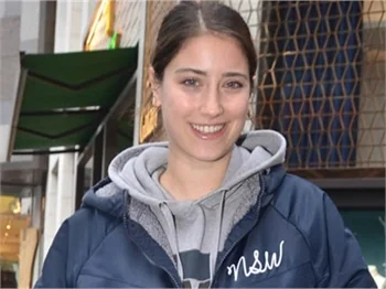 Hazal Kaya "Yapmam" dediği şeyi yaptı!