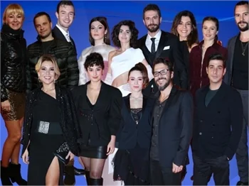 Aşk Tesadüfleri Sever 2 filminin kırmızı halı görüntüleri...