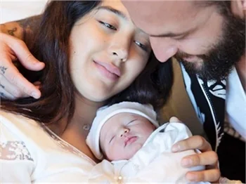 Berkay'dan kızlarına VIP araç!