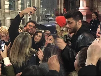 Can Yaman, İtalya'da izdihama neden oldu!