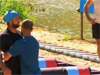Survivor'da iki kişi diskalifiye oldu!