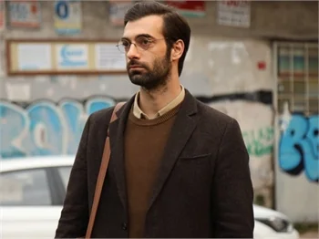"Öğretmen"in afişi görücüye çıktı!