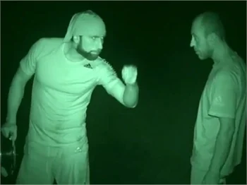 Survivor'da ilginç görüntü: "Öp bir kere!"