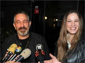 Cem Yılmaz ve Serenay Sarıkaya'nın evinde yangın paniği!