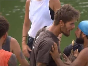 Survivor'da ihraç getiren kavga!