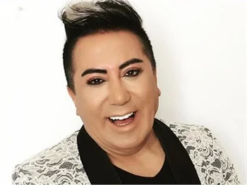 Murat Övüç bunu da yaptı! Mezar başında reklam...