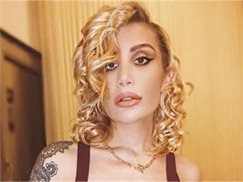 İrem Derici'ye canlı yayında para yağdı!