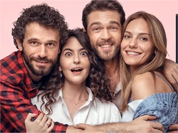 “Çatı Katı Aşk”dan sıcacık bir afiş daha...