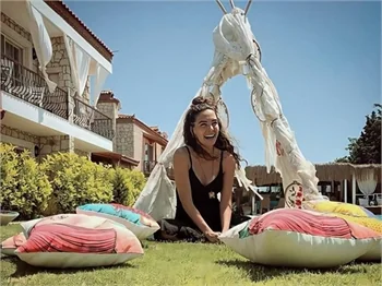 Ebru Şahin'in tatil fotoğrafları Instagram'ı salladı!
