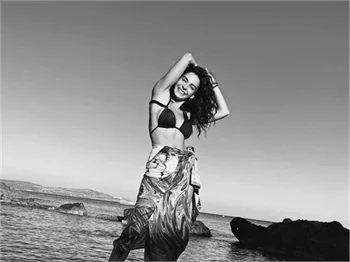 Ebru Şahin, Çeşme'de yuva kuruyor!