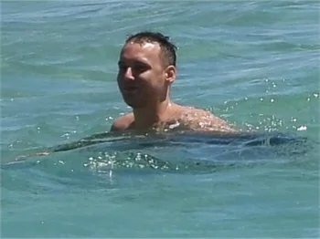 Edis, Çeşme tatilinde!