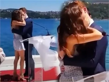 Kerem Bürsin ile Hande Erçel'in öpüşmesi olay oldu!