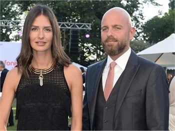 Yasemin Özilhan eşini sildi!