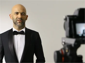 Murat Evgin’den 2 dilde 2 klip!