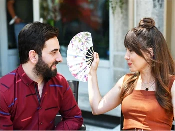 Aykut Enişte mutluluktan uçuyor!