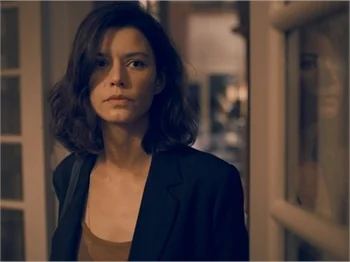 Beren Saat'ten Netflix'e ayar!