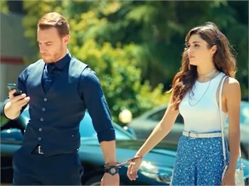 Hande Erçel beyazlar içinde! Kerem Bürsin'den dikkat çeken yorum!