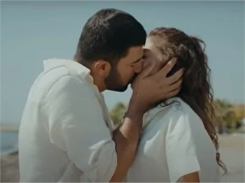'Sefirin Kızı'na damga vuran öpüşme!