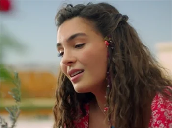 Hercai’nin yıldızı Ebru Şahin sesiyle büyüledi!