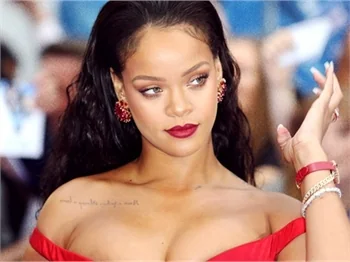 Rihanna tüm müslümanlardan özür diledi!