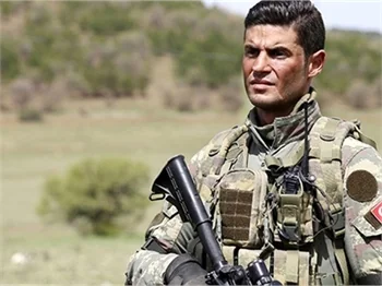 Savaşçı'da rol alan Berk Oktay, Yasak Elma'yla anlaştı, ortalık karıştı!