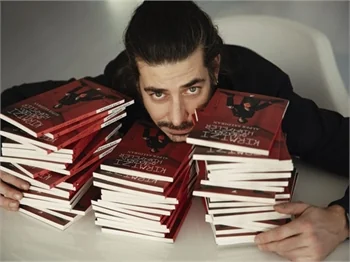 Alper Saldıran'ın üçüncü kitabı: Kırmızı Odadan Hikayeler...