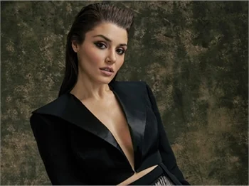 Hande Erçel: "Oyuncu olmasaydım küratör olurdum"