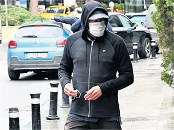 Kerem Alışık gazetecileri görünce yolunu değiştirdi!