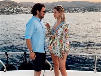 Hacı Sabancı ve Nazlı Kayı nişanlandı!