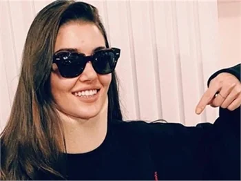Boyunluk takan Hande Erçel hayranlarını korkuttu!