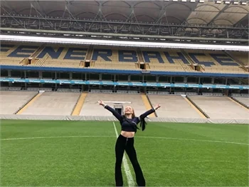 Fenerbahçe taraftarı Ece Seçkin'e pankart açtı!