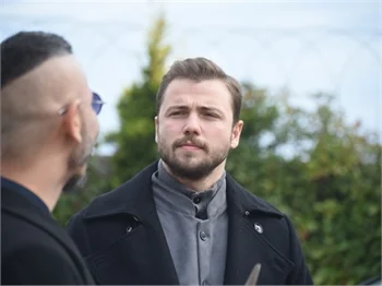 İhtiyar ile A.Rıza arasındaki bağ ne?