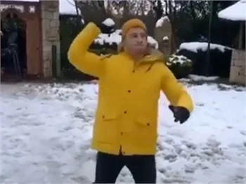 Kerem Bürsin'in kar eğlencesi...