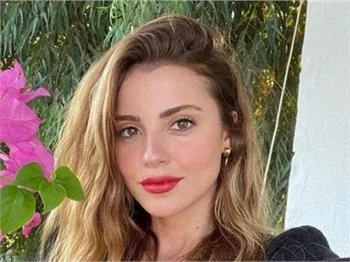 Ezgi Eyüboğlu'nun eski fotoğrafları olay oldu!