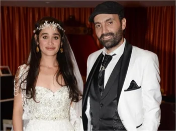 Flaş iddia! Meltem Miraloğlu psikoloğuyla mu aşk yaşıyor?