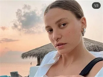 Serenay Sarıkaya, Maldivler'e kiminle gittiğini açıkladı!