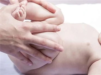 Bebeğinizin karnında şişlik varsa dikkat