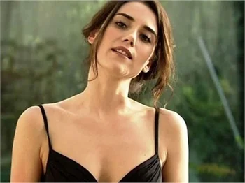 Cansu Dere'nin makyajsız güzelliği olay oldu!