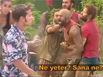 Survivor'da büyük olay! Murat Ceylan'ın üzerine yürüdü!