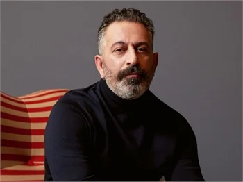 Cem Yılmaz: Komple bir sanatçı olduğum için zorlanmıyorum!