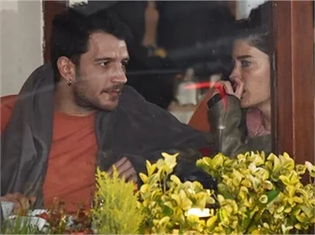 Berrak Tüzünataç ile Uraz Kaygılaroğlu'nun samimi halleri